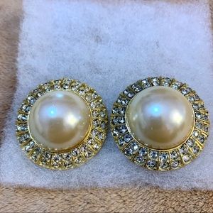 Vintage costume clip on earrings ✨